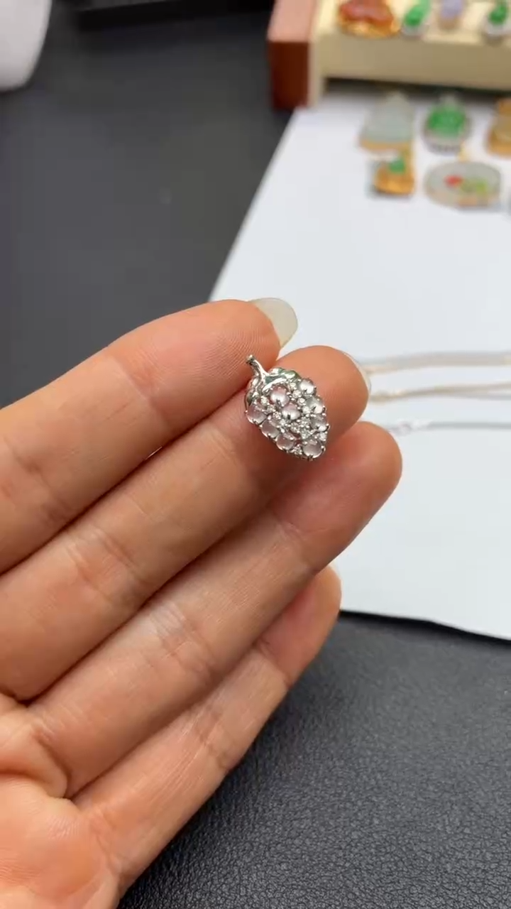 颈饰18K金镶嵌翡翠天然翡翠A货