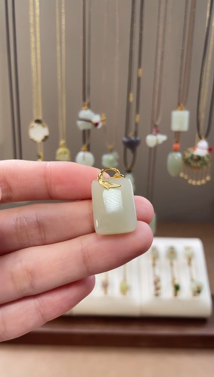 颈饰银S925镶嵌和田玉和田玉吊坠