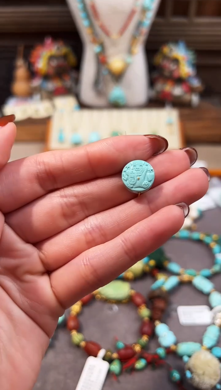 未镶嵌绿松石配饰猫咪圆牌