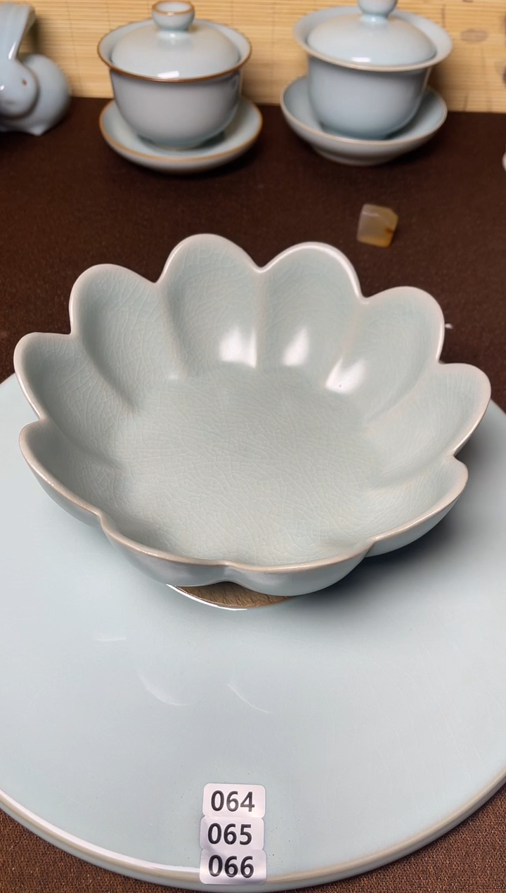 一品一价-微瑕仿古釉莲花洗