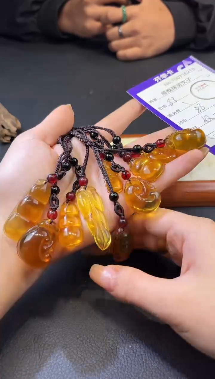 琥珀颈饰未镶嵌100716210随机发仅一件