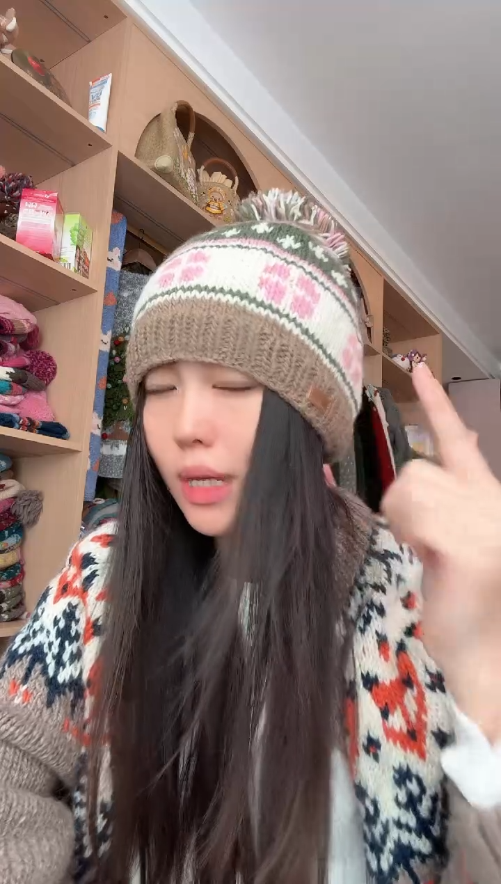 羊毛浅色四叶草单球帽