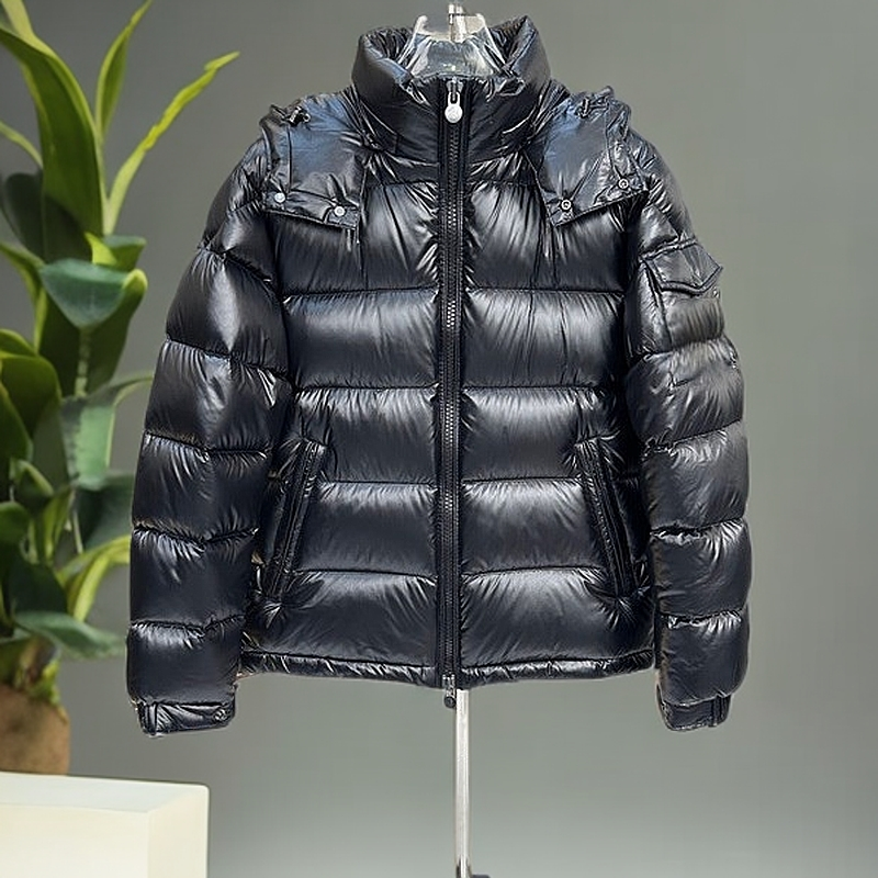 冬季优等品羽绒服连帽加厚徽章常规款男款时尚立领短款免烫