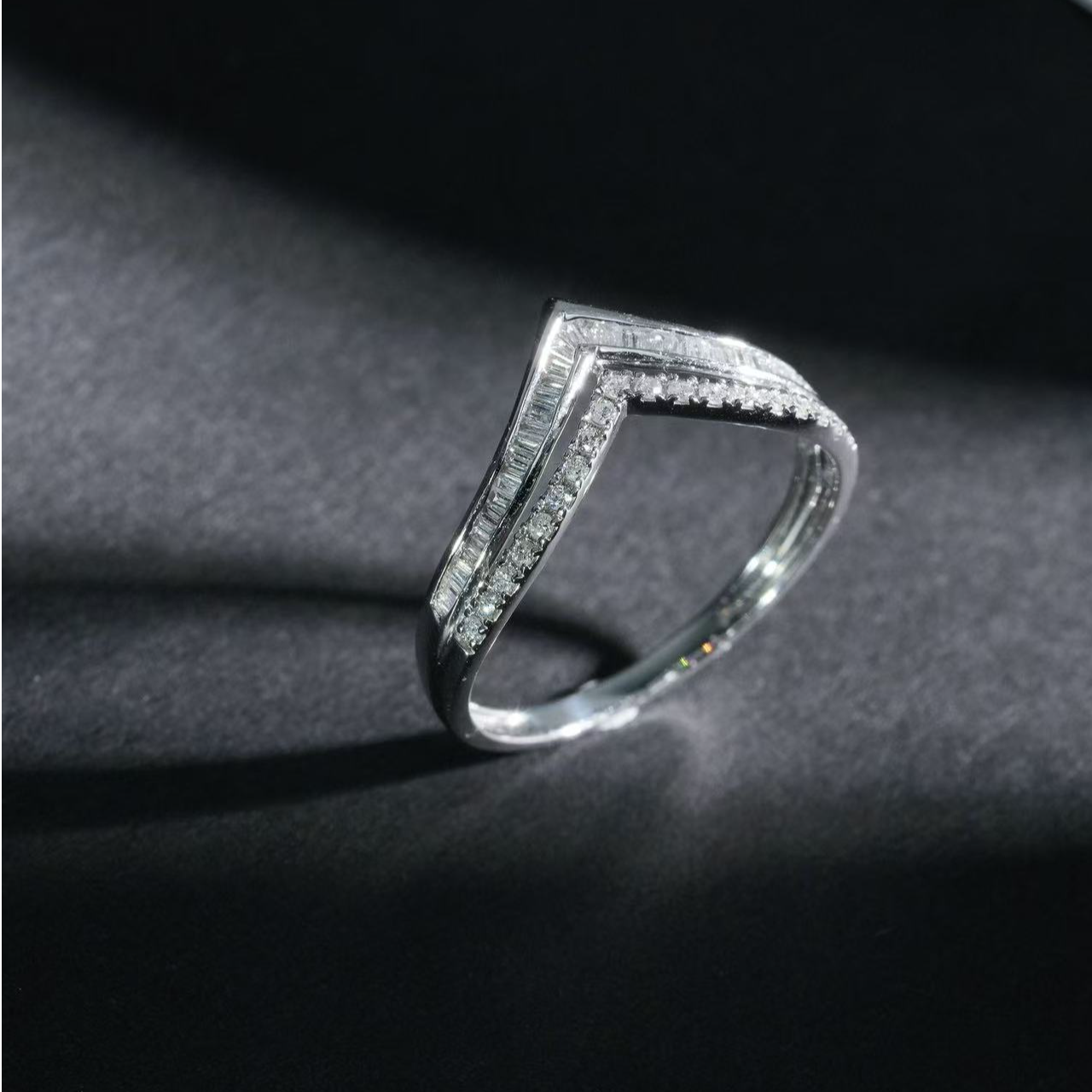 18k金镶钻排戒女时尚百搭轻奢交叉形指环时光轮排戒轻奢生日礼物