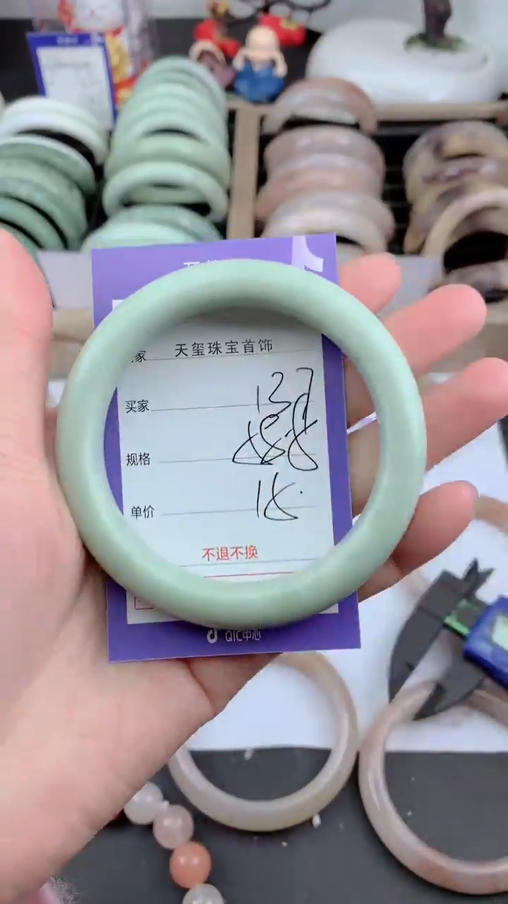 未镶嵌手镯石英质玉137