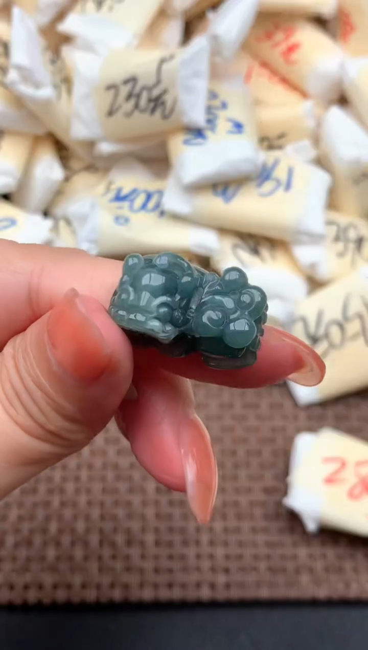 未镶嵌挂件翡翠1