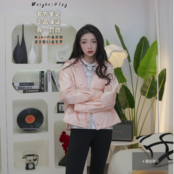 99新 FENDI/芬迪 字母满印连帽外套 40码 E269