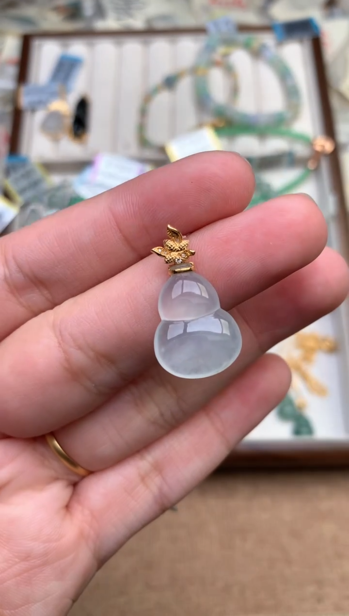 18K金镶嵌挂件翡翠一