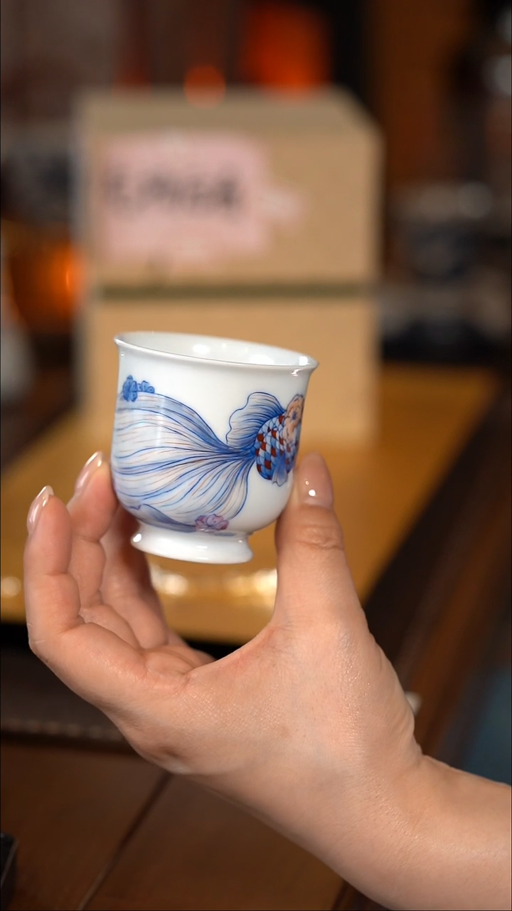 【闪购商品】青时集·青花斗彩金鱼高足杯