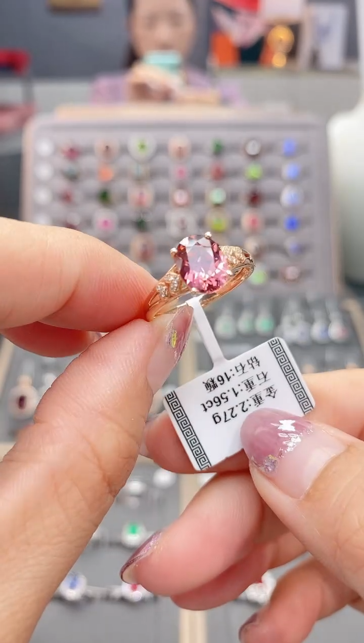 18K金镶嵌戒指碧玺1.56     