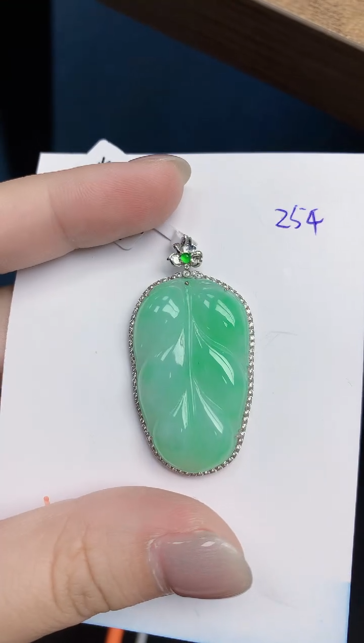 【闪购商品】翡翠颈饰18K金镶嵌天然翡翠A货