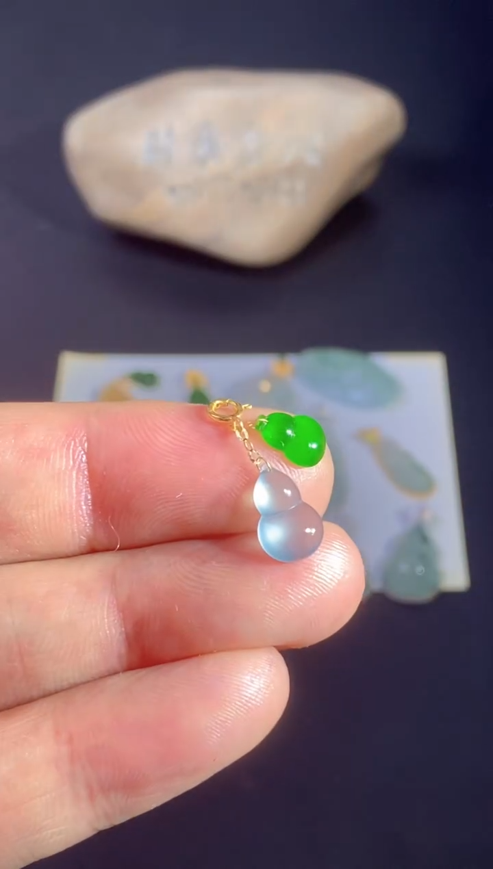 颈饰18K金镶嵌翡翠            