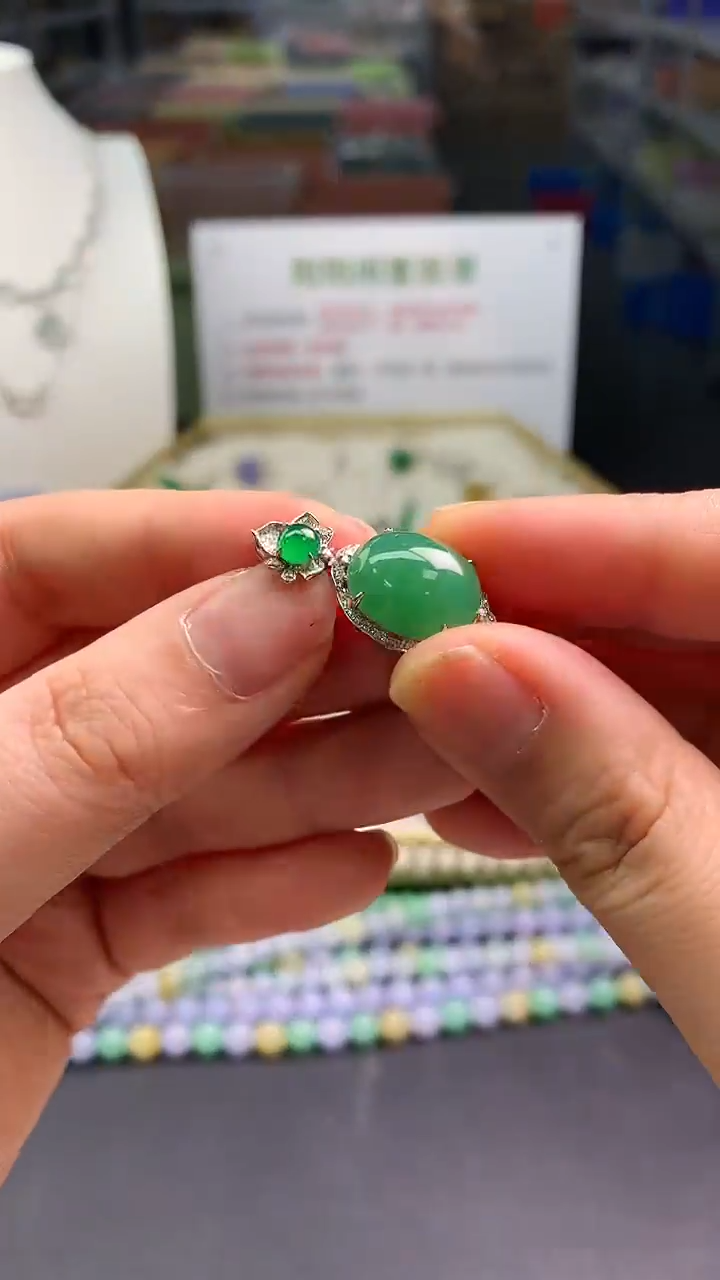 【闪购商品】翡翠颈饰18K金镶嵌翡翠吊坠|不退不换