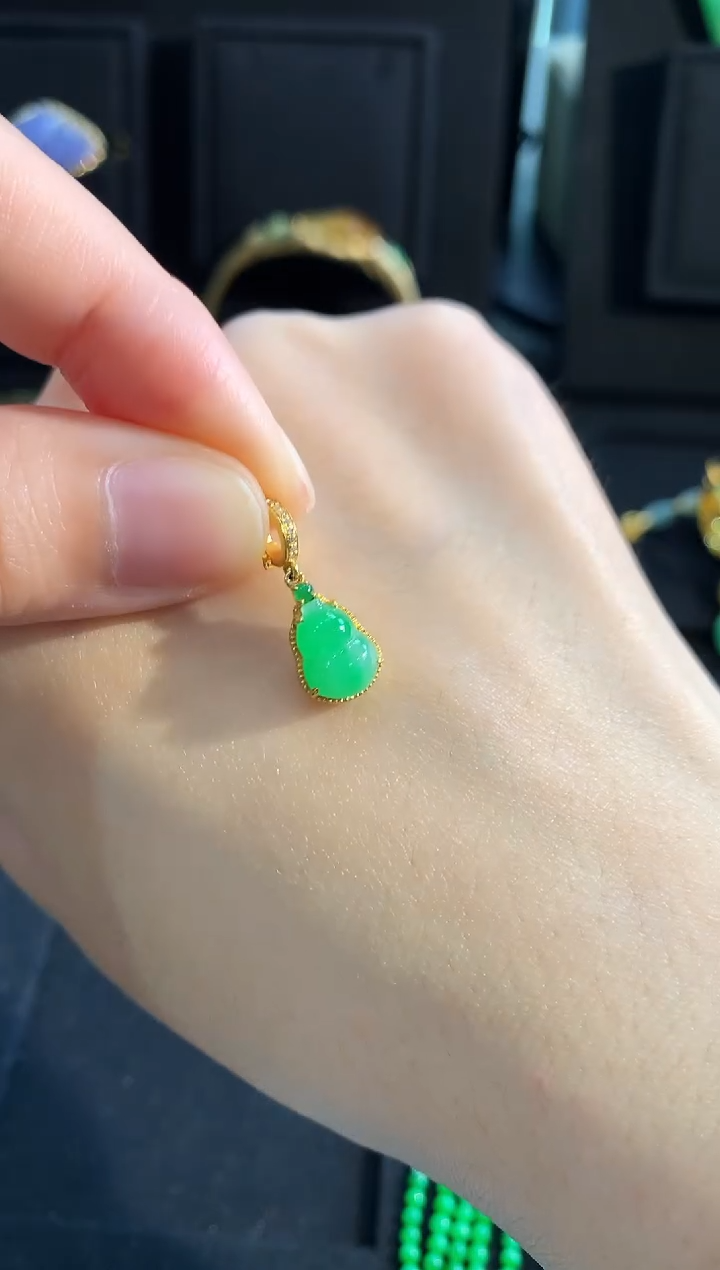 【闪购商品】翡翠颈饰18K金镶嵌吊坠