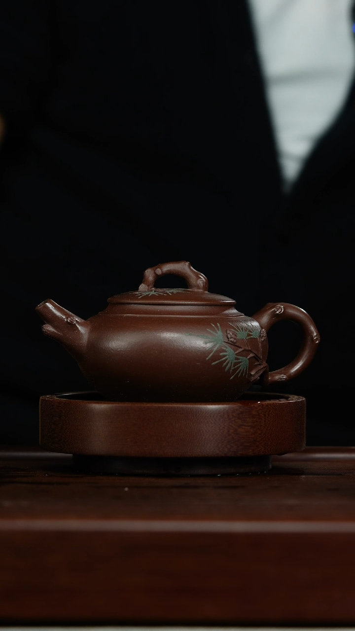 【闪购商品】紫砂茶壶f48松报春茶壶
