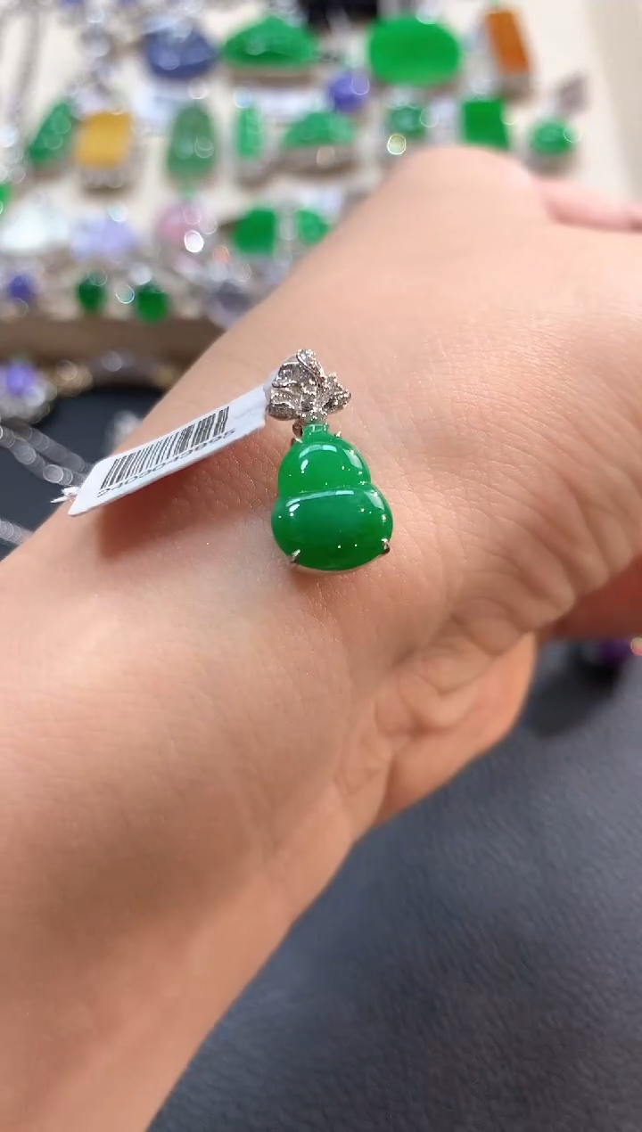 翡翠18K金镶嵌吊坠(不含链)m18  