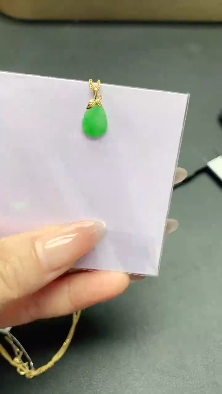 【闪购商品】翡翠18K金镶嵌颈饰礼盒 证书