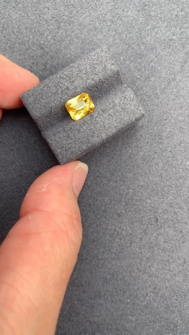 【闪购商品】彩色蓝宝石裸石未镶嵌2.1ct黄蓝宝