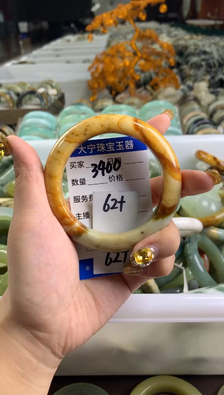 【闪购商品】蛇纹石玉手镯未镶嵌3400