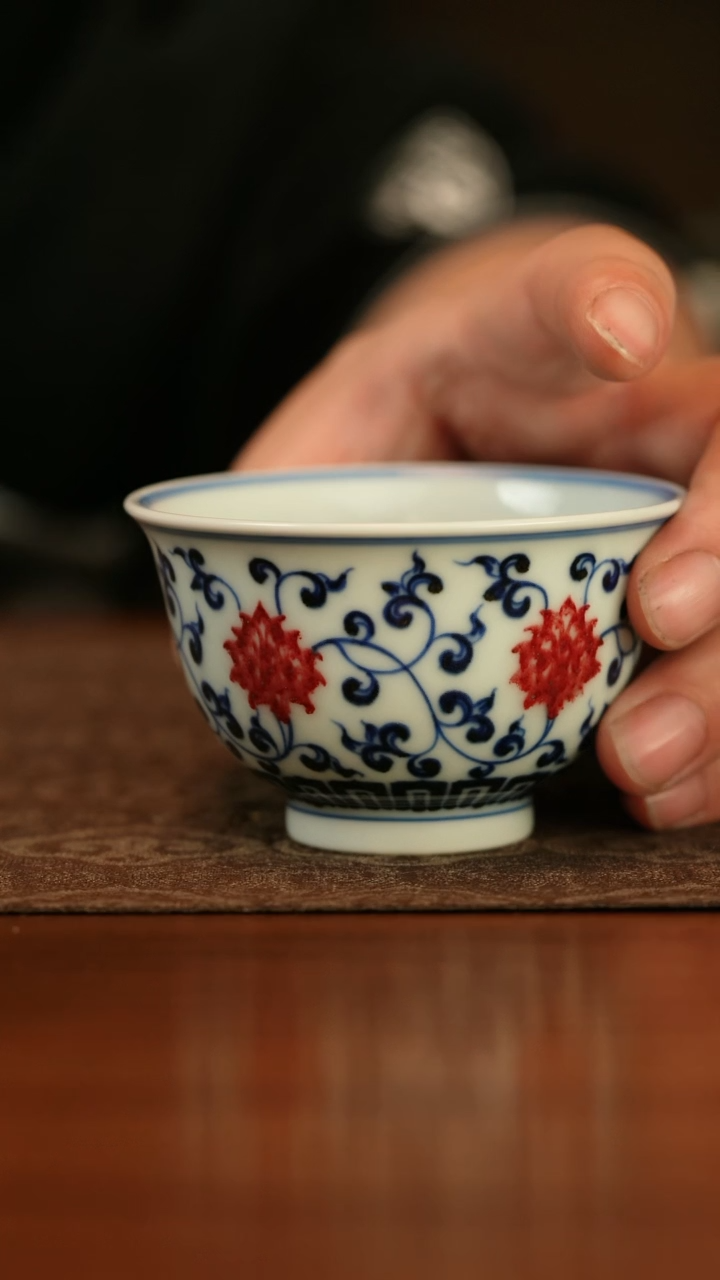 【闪购商品】林泉风月仿明青花釉里红缠枝莲主人杯