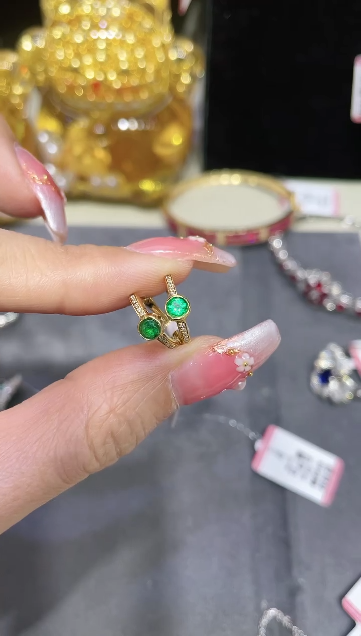 【闪购商品】祖母绿耳饰18K金镶嵌·