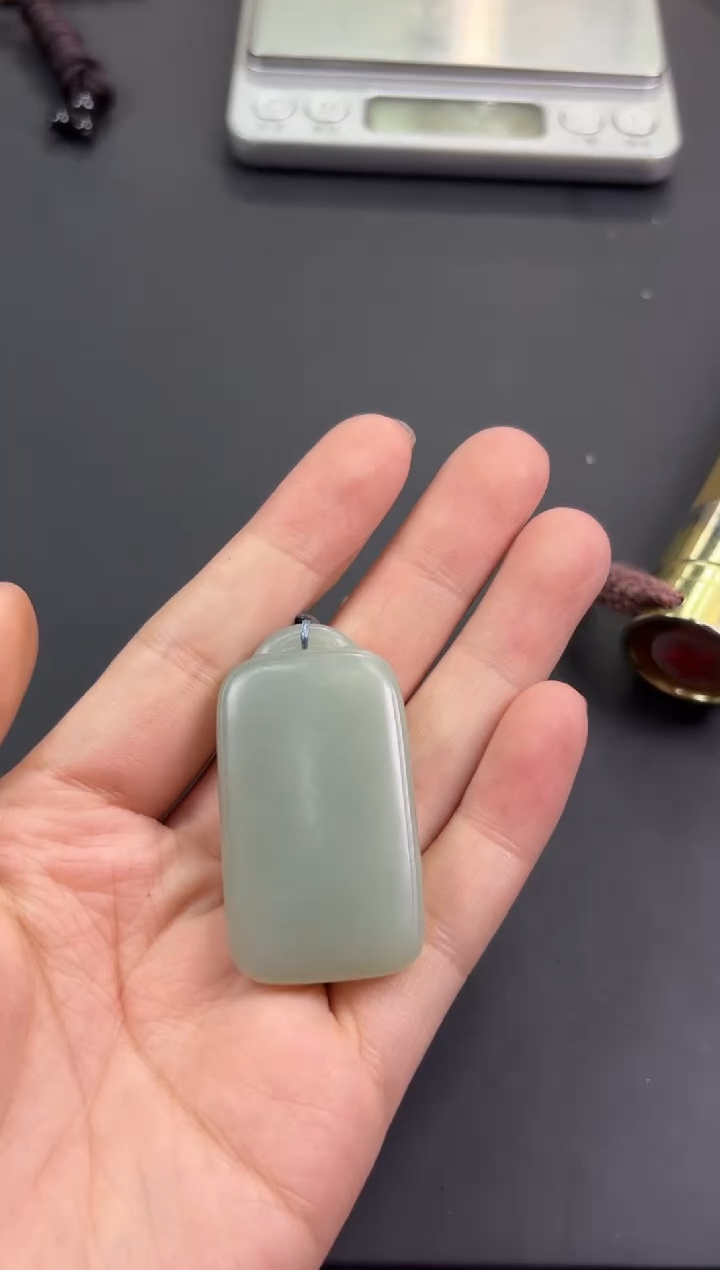 【闪购商品】和田玉吊坠(赠链)未镶嵌且末微色差近矿吊坠