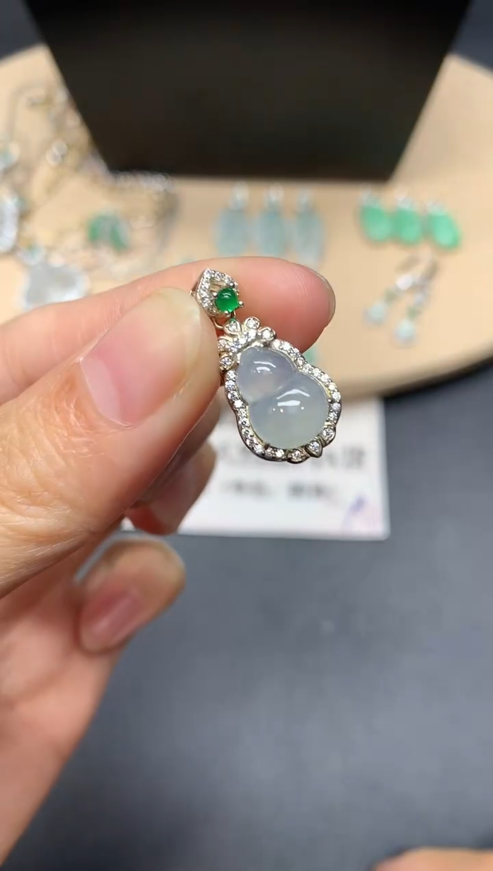 【闪购商品】翡翠吊坠(不含链)银S925镶嵌葫芦【无服务费】