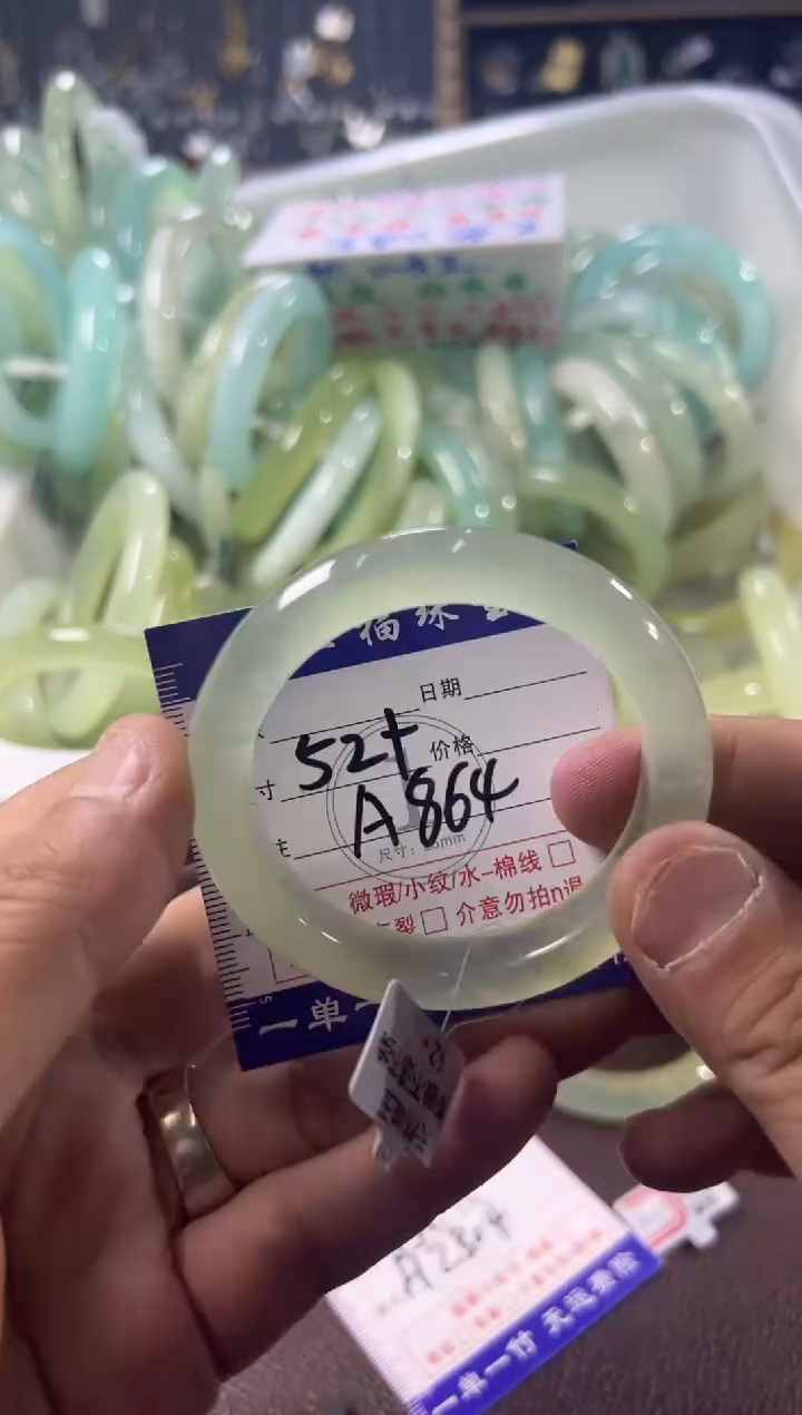 未镶嵌蛇纹石玉手镯1