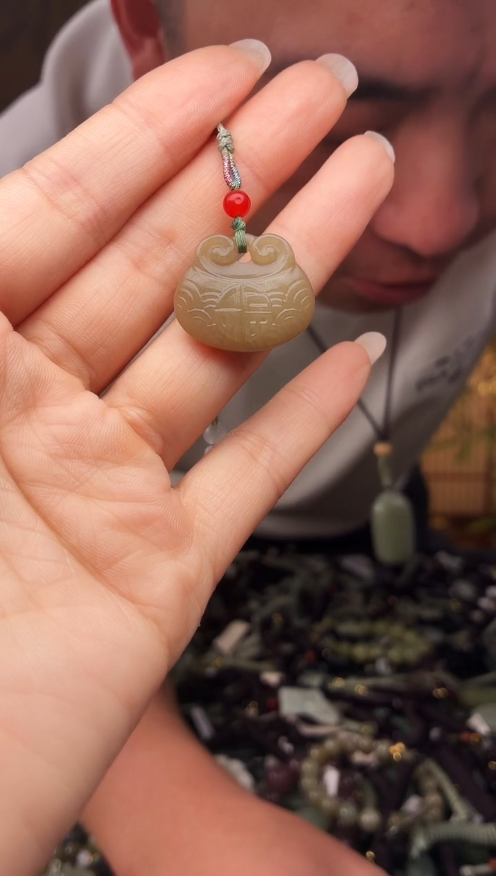 颈饰未镶嵌和田玉多样性发货，拍一发一
