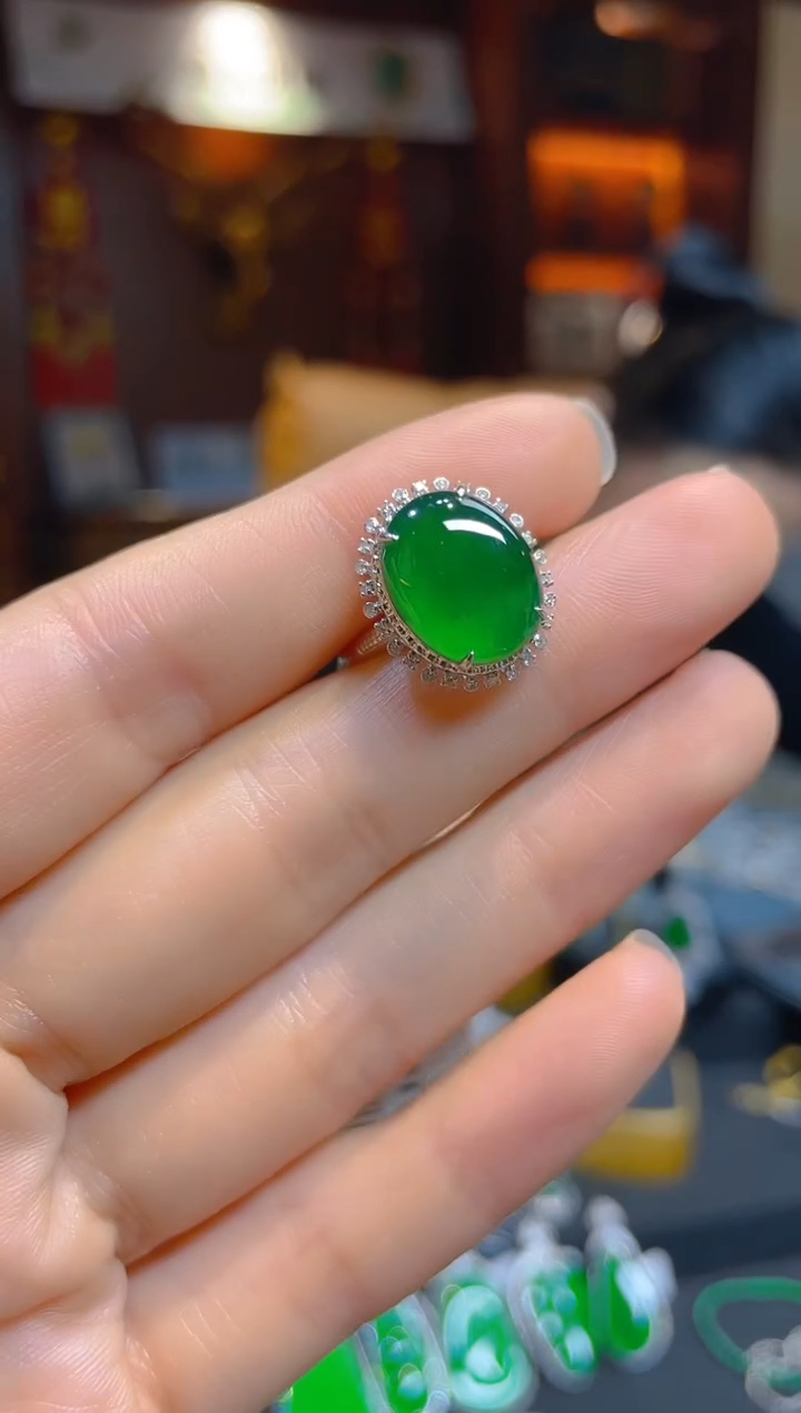 【闪购商品】翡翠戒指18K金镶嵌114863天然A货翡翠蛋面戒指
