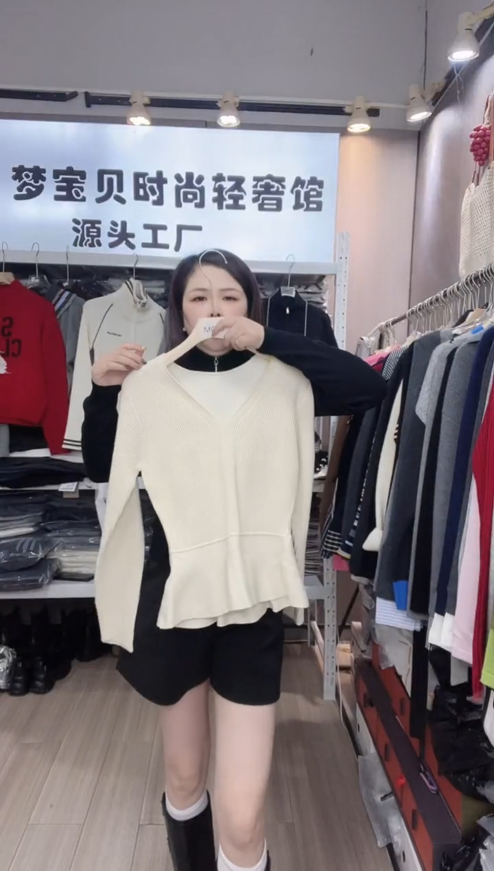 白色V领999999999999