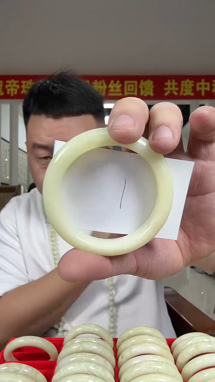 未镶嵌透闪石-蛇纹石玉其它满****红多样性发货一件