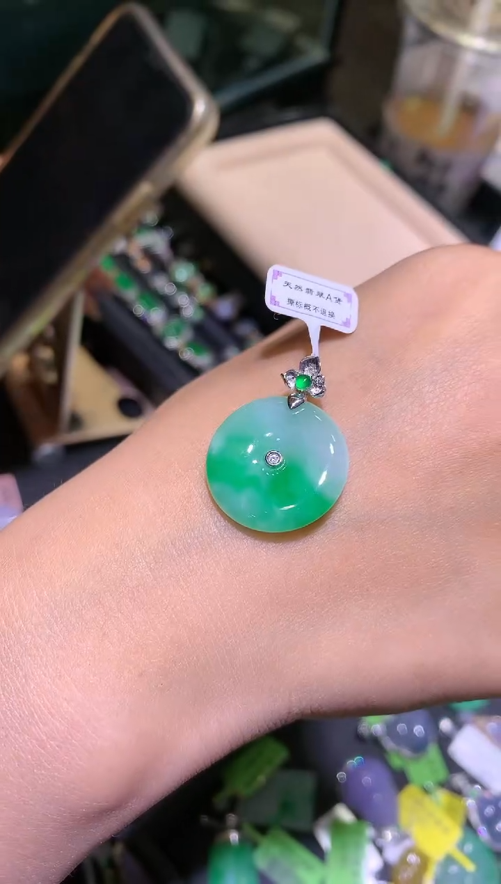 【闪购商品】翡翠吊坠(不含链)18K金镶嵌扣子