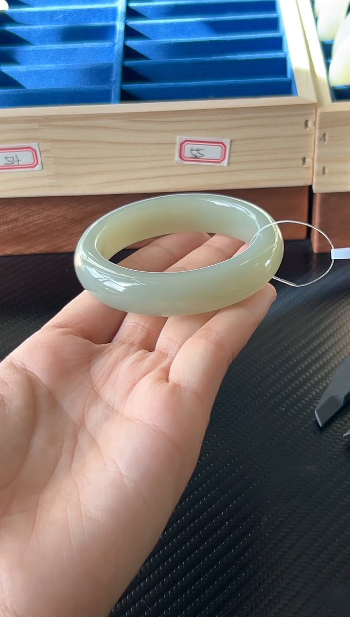 未镶嵌手镯和田玉 且末微色差近矿53+sk