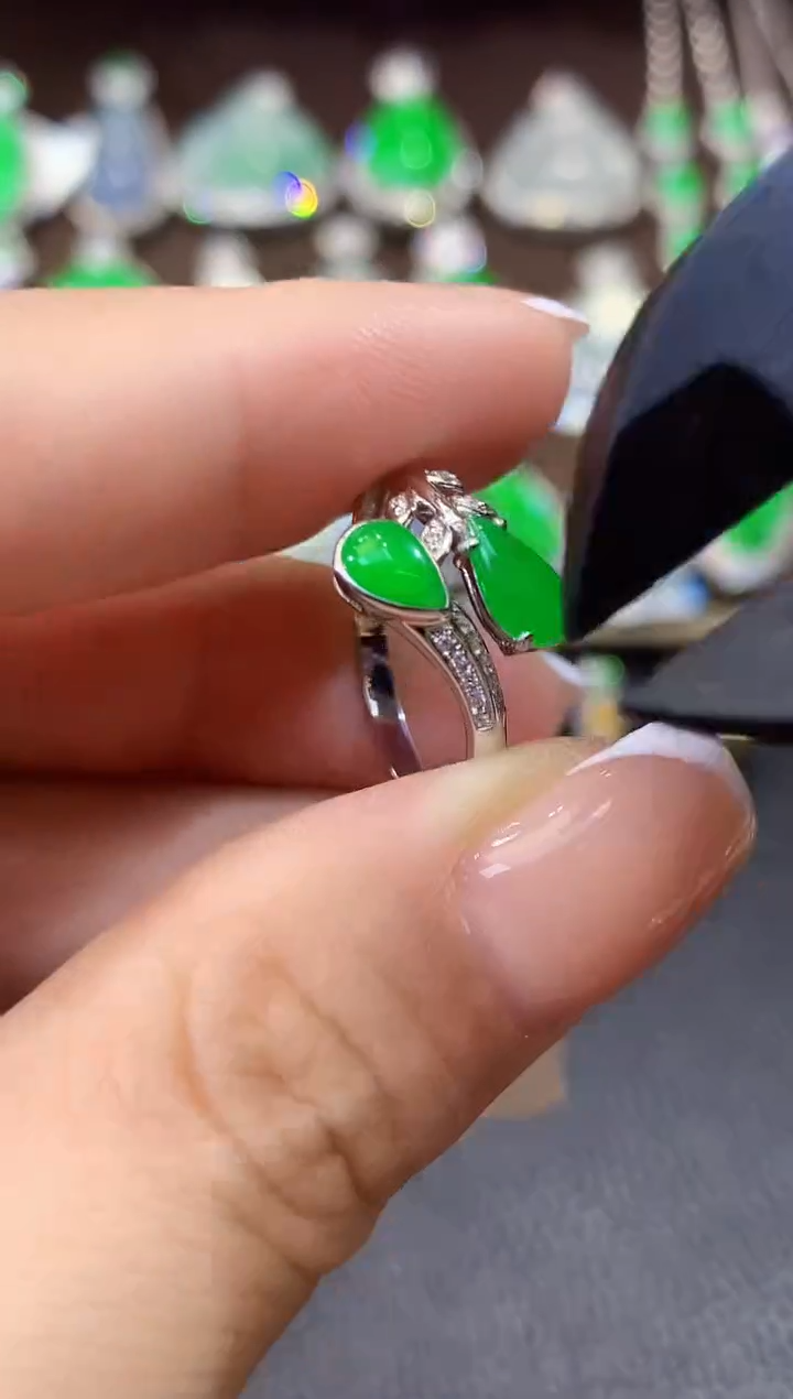 18K金镶嵌戒指翡翠A47