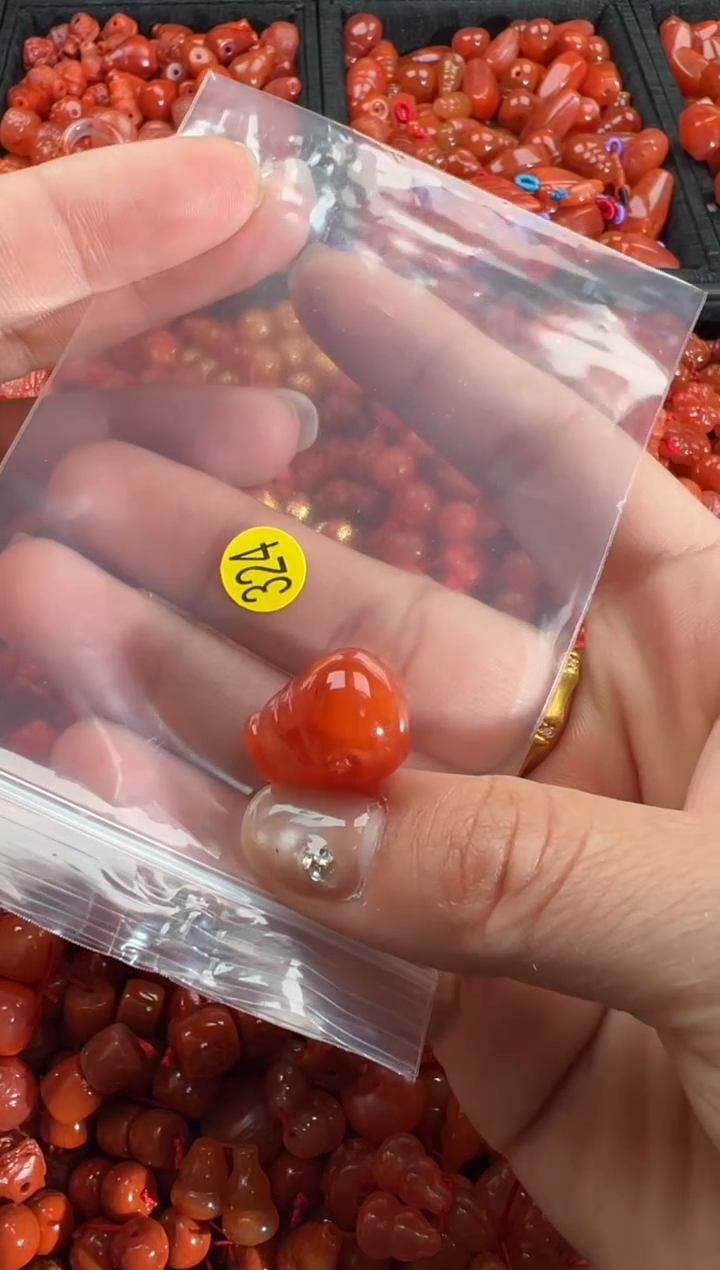 【闪购商品】南红玛瑙颈饰未镶嵌1