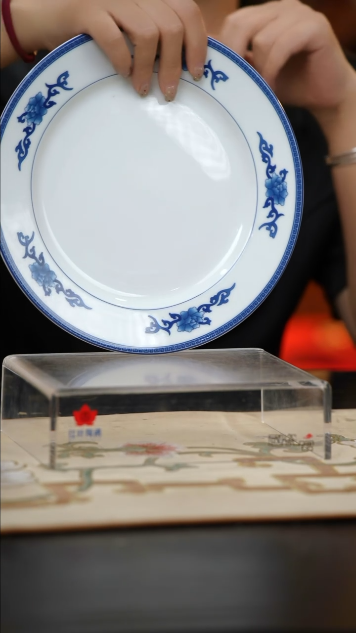 2个微瑕青韵8英寸平盘