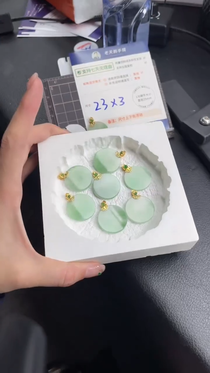 【闪购商品】翡翠颈饰18K金镶嵌翡翠无事牌18/多样性发其一CP