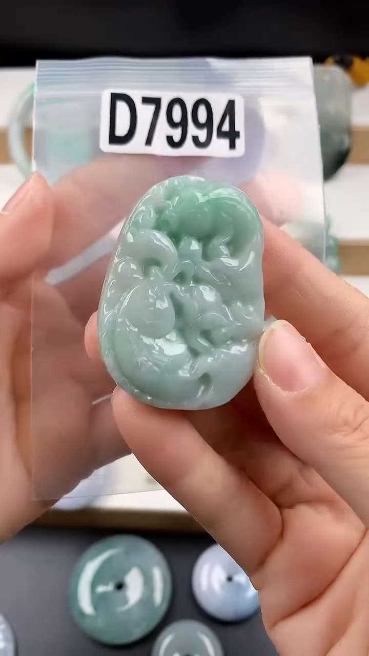 颈饰未镶嵌翡翠天然翡翠吊坠挂件