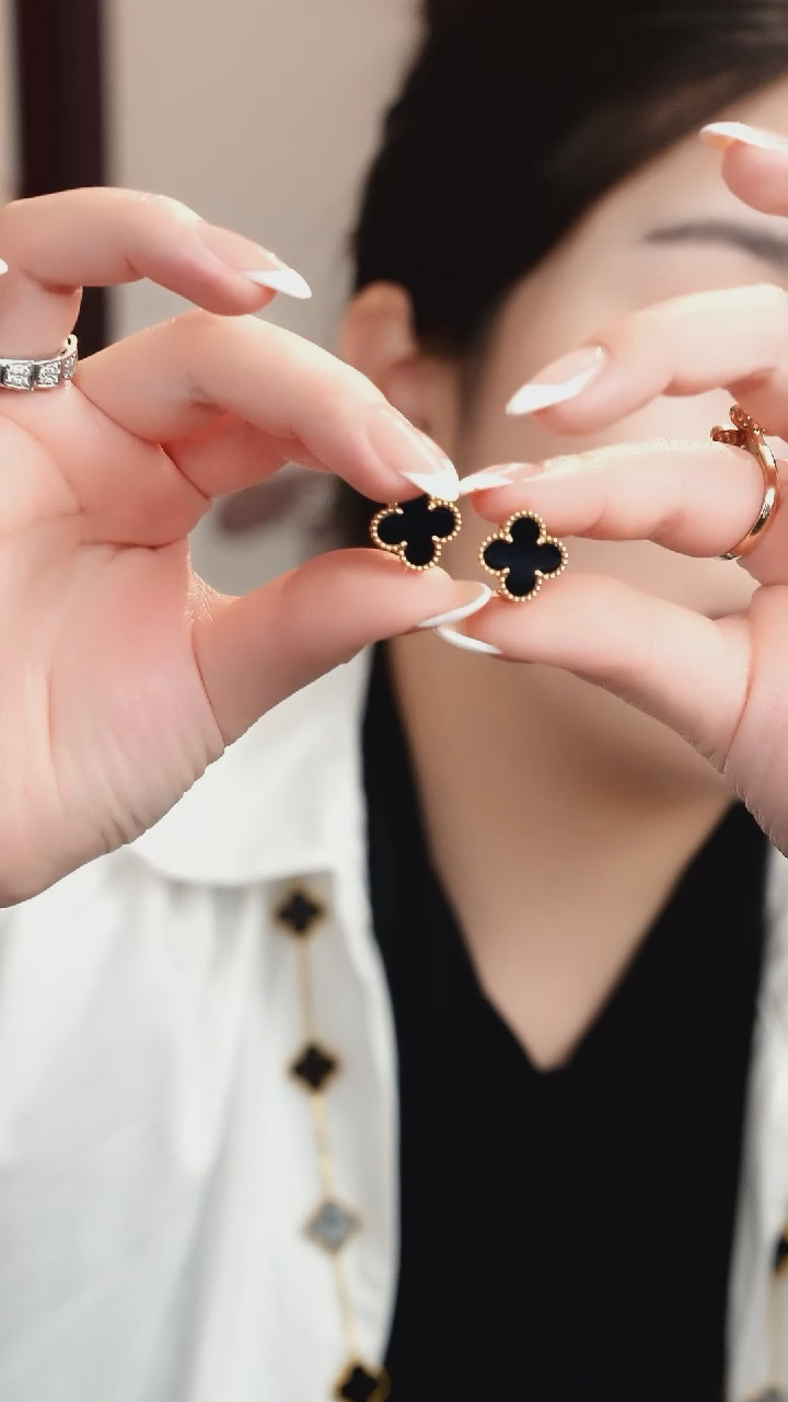 【闪购商品】玛瑙/玉髓耳钉18K金镶嵌黑玛瑙耳钉