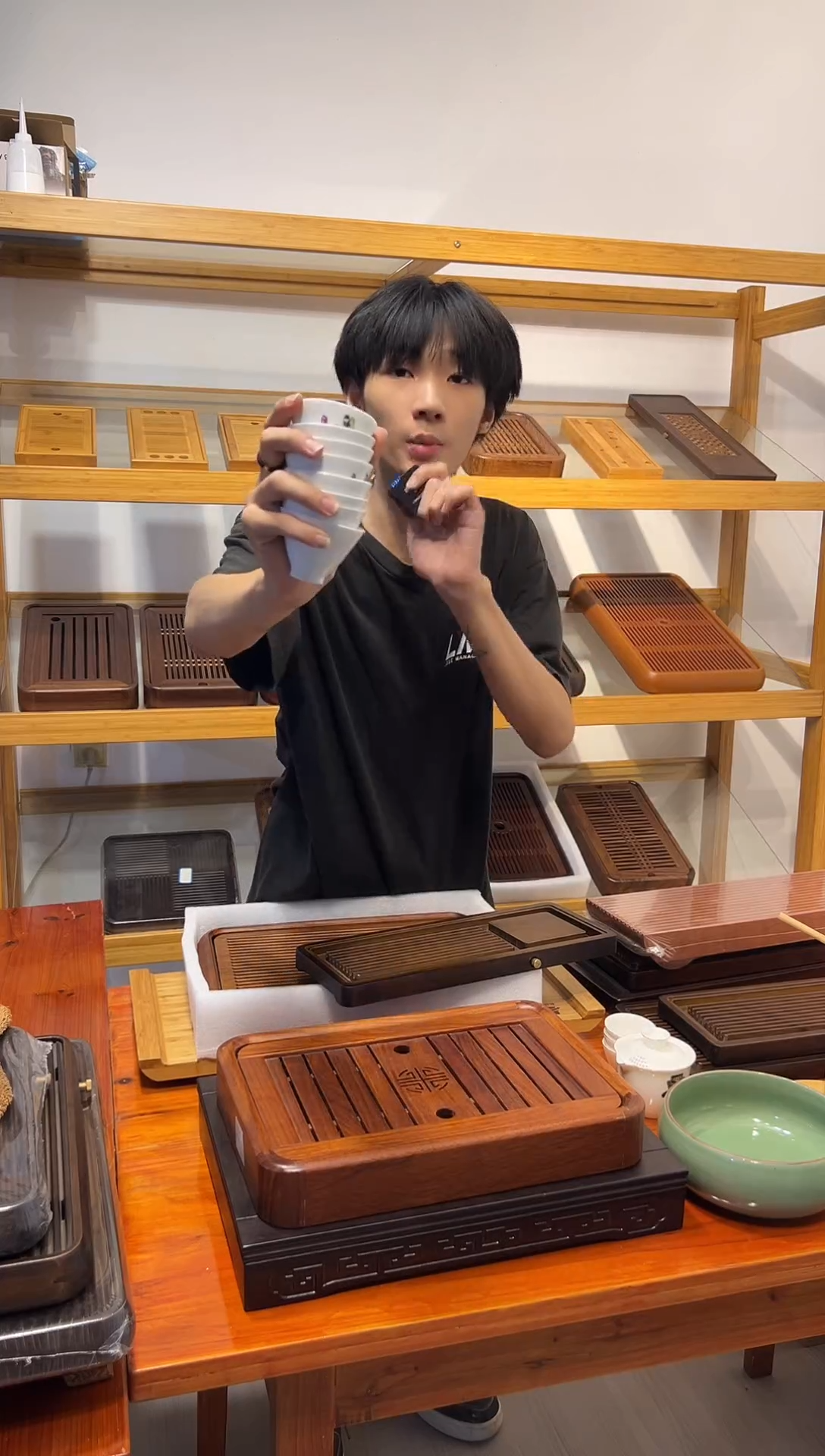白瓷斗笠杯一组8个