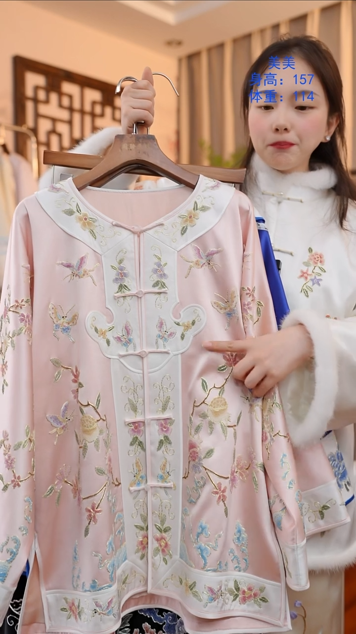 刺绣非遗服饰一物一件