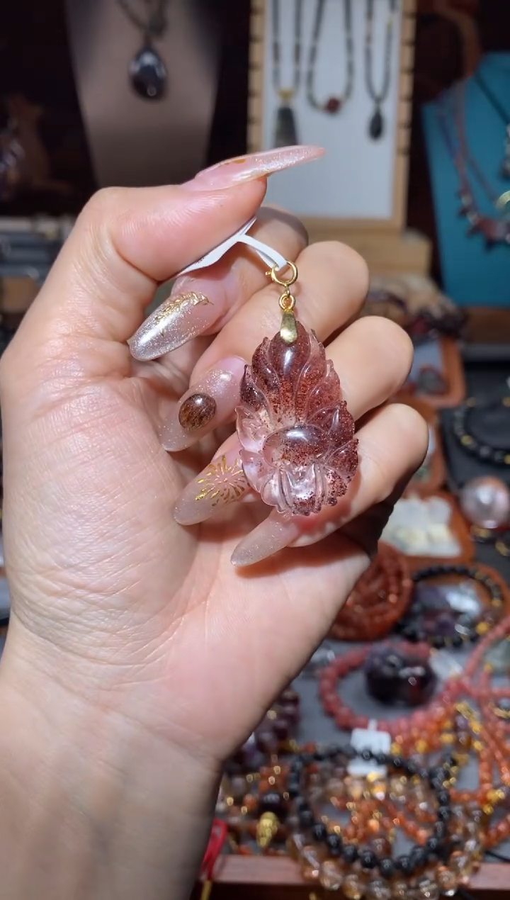 【闪购商品】水晶吊坠未镶嵌金草莓