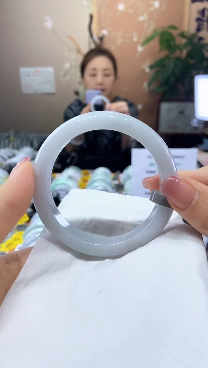 翡翠手镯未镶嵌58.4圈口