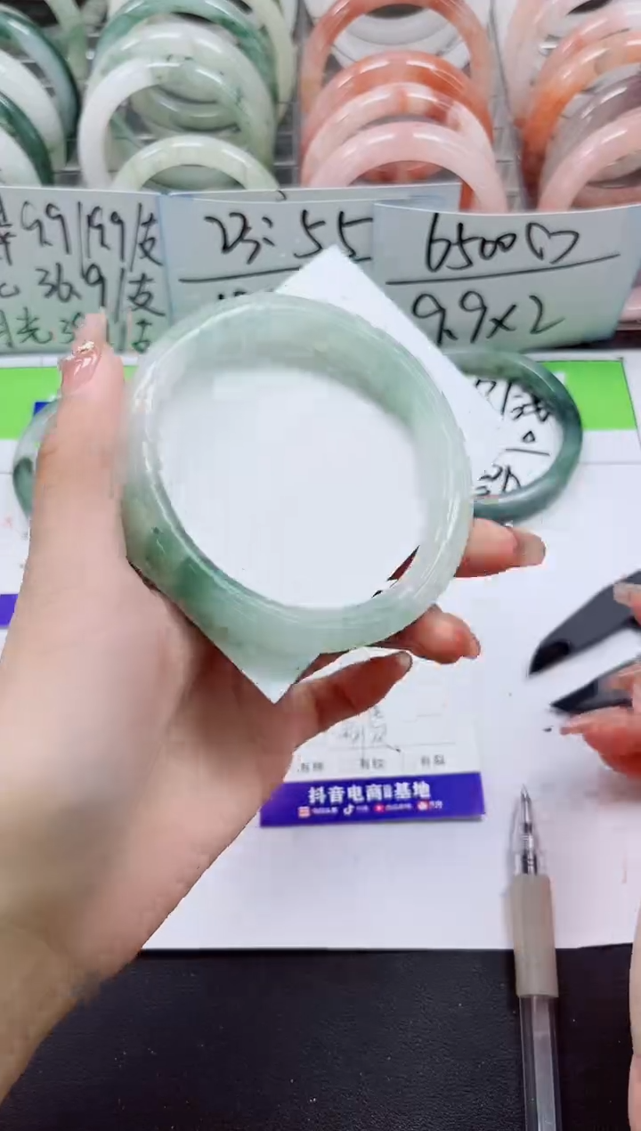 【闪购商品】石英质玉未镶嵌手镯A192-62/63