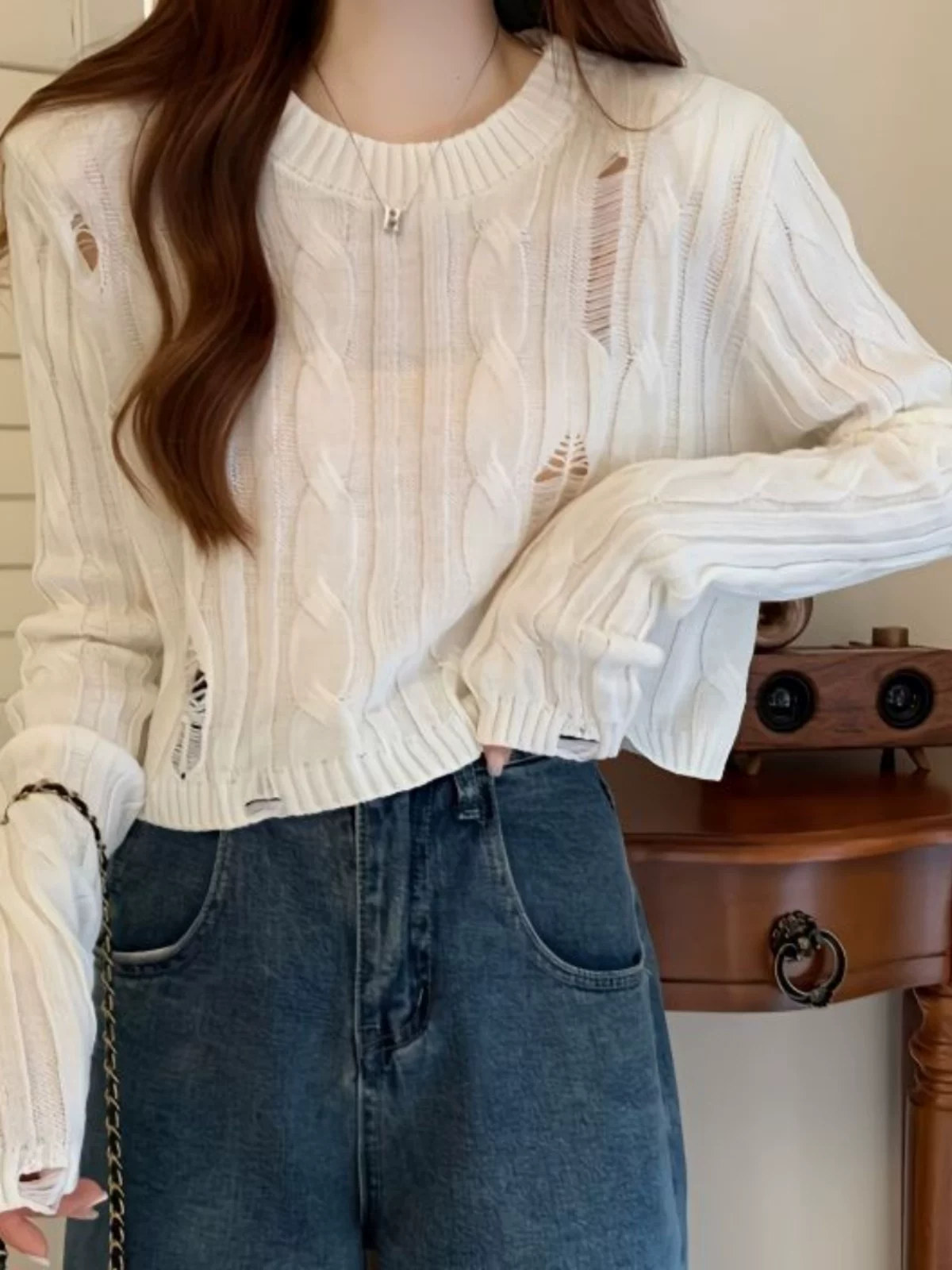 7719白色短款高弹针织衫