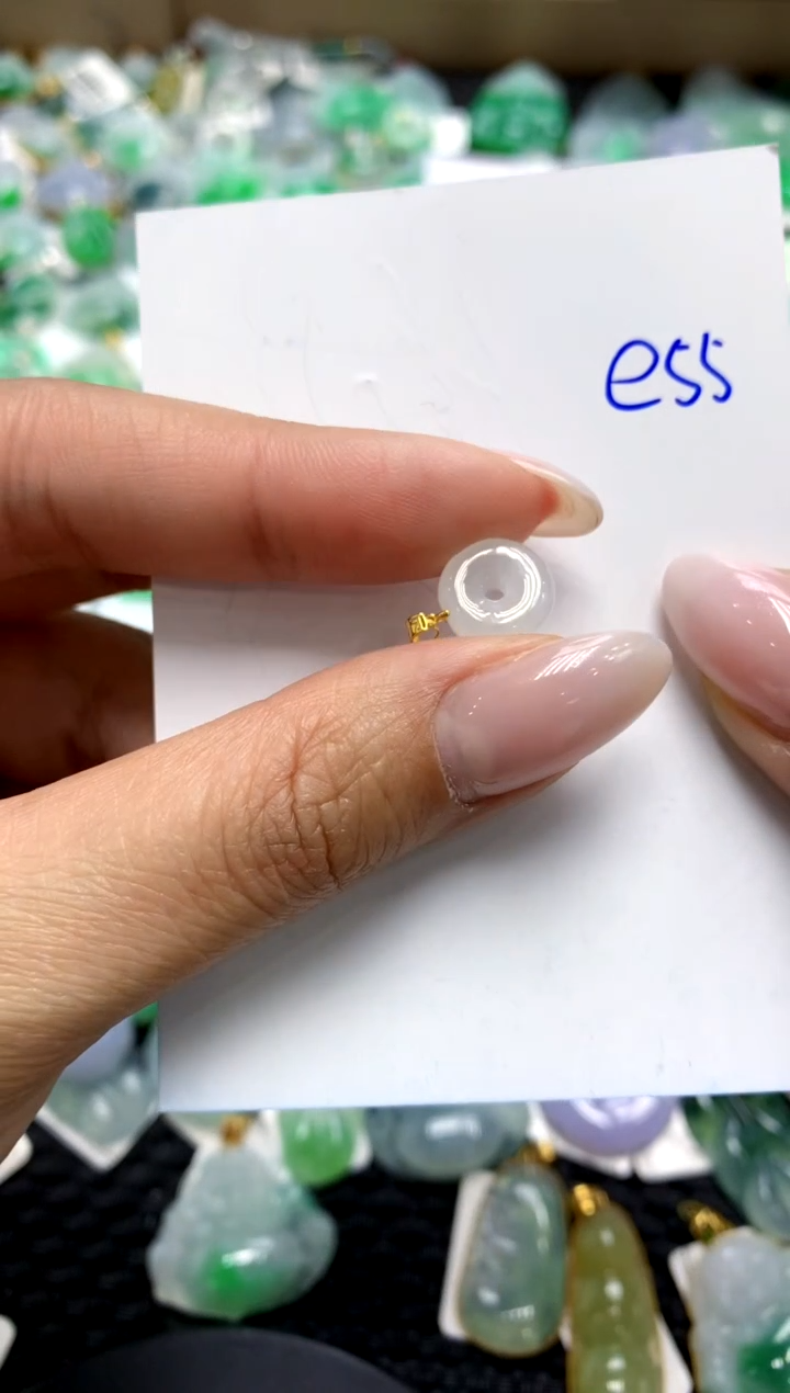 翡翠18K金镶嵌颈饰1111111111111111