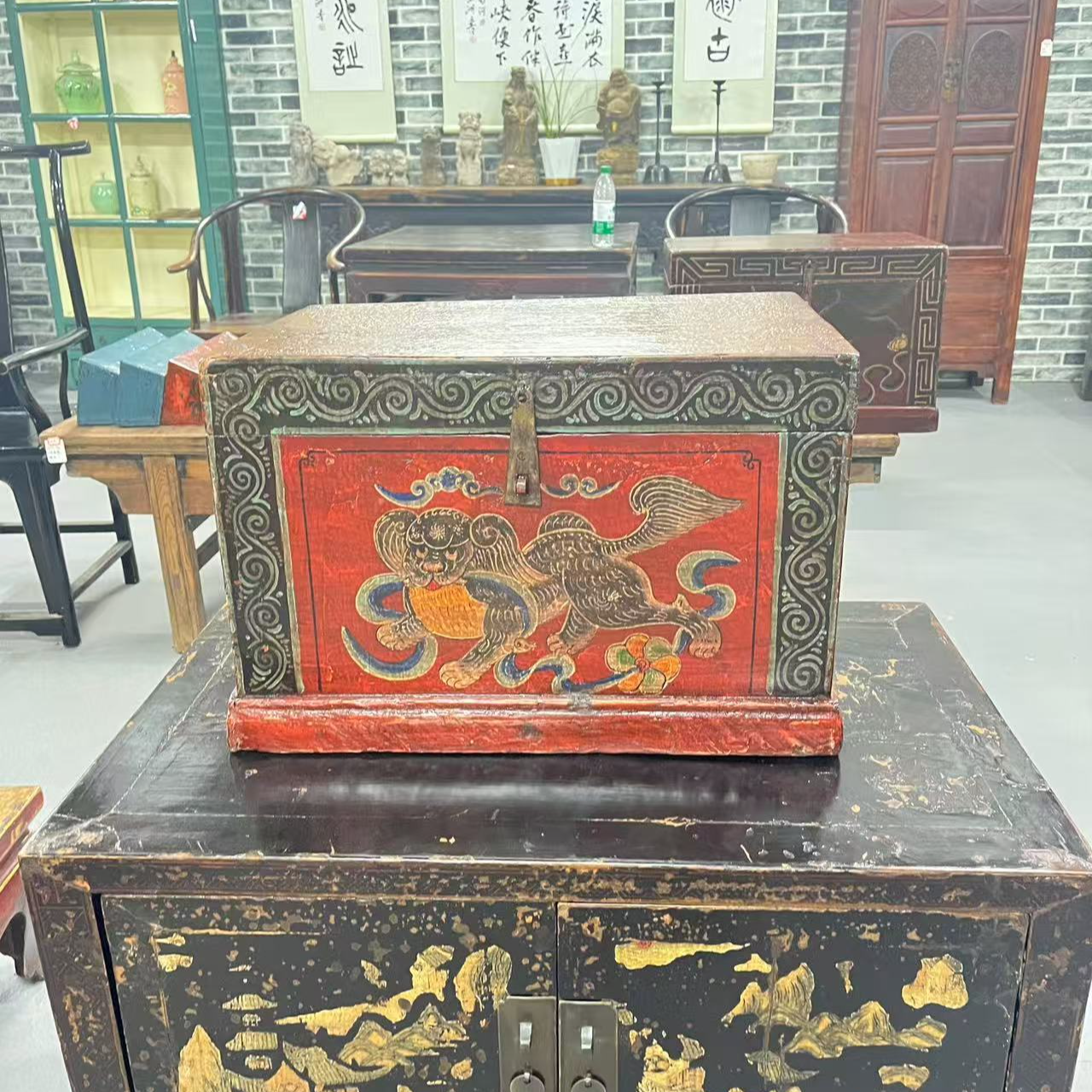 大号狮子箱老物件