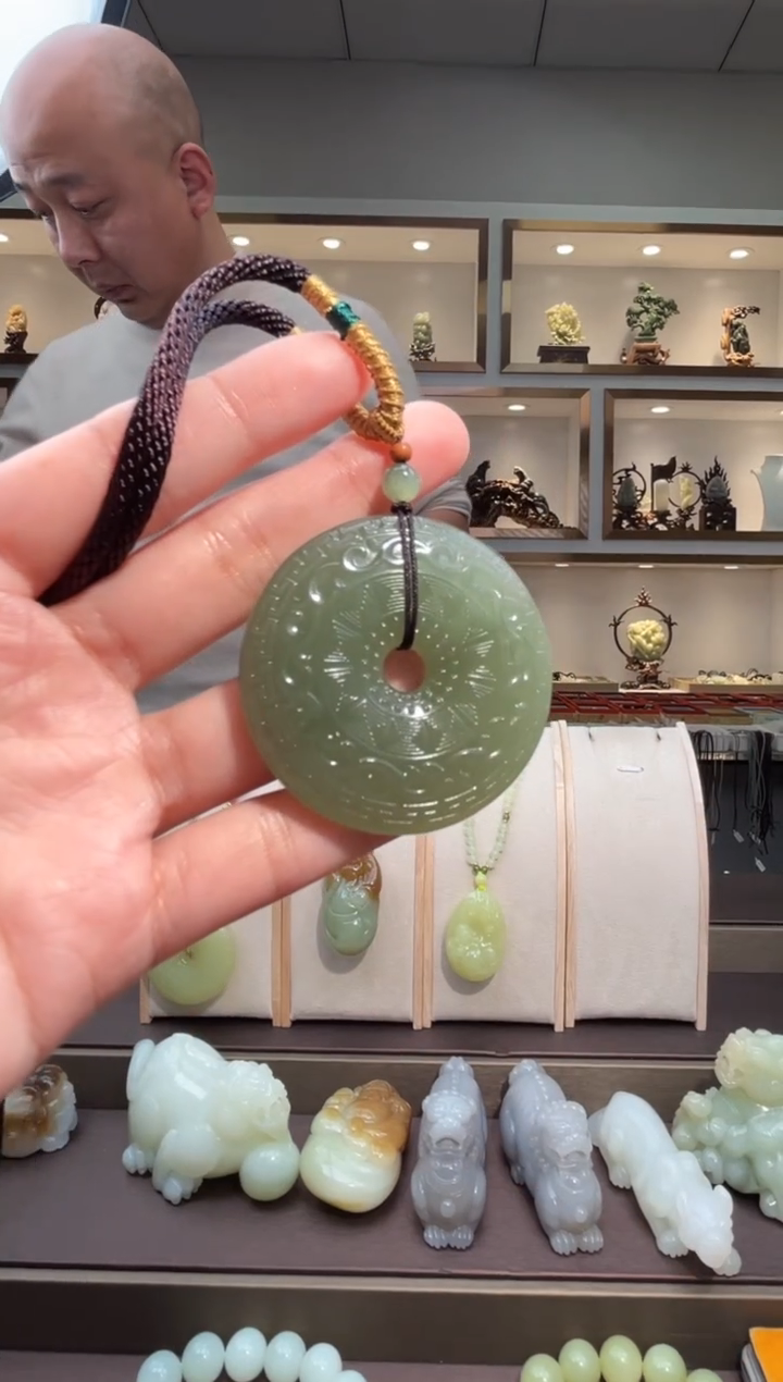 颈饰未镶嵌和田玉苏