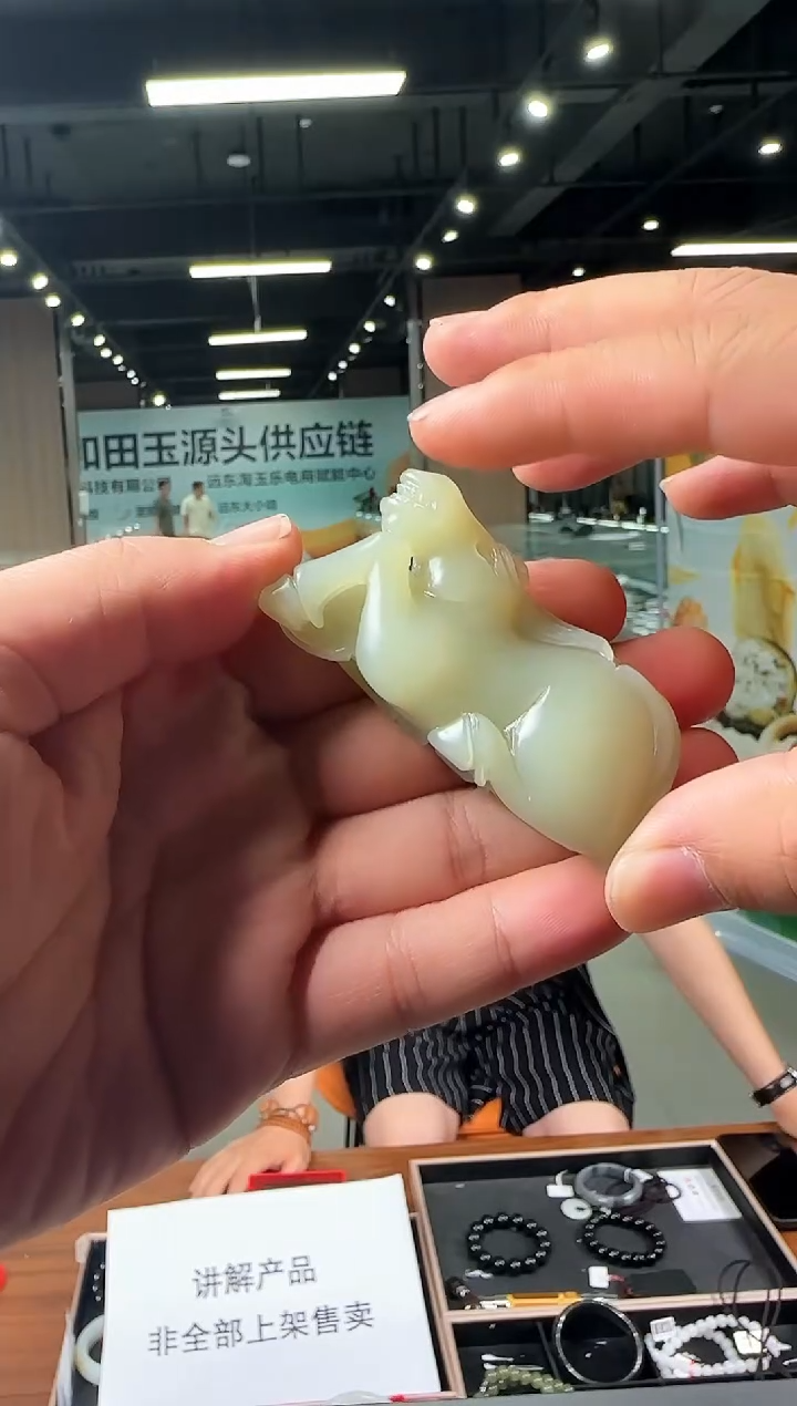 和田玉未镶嵌把件手把件